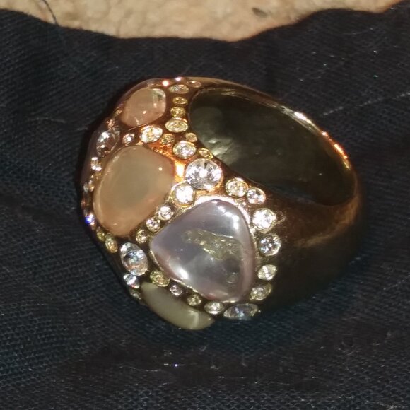 CHANEL Cocktail Resin & Strass Ring- used - Picture 5 of 14